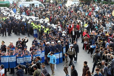 Полиция провела разгон демонстрации протеста у здания правительства в центре Тайбэя