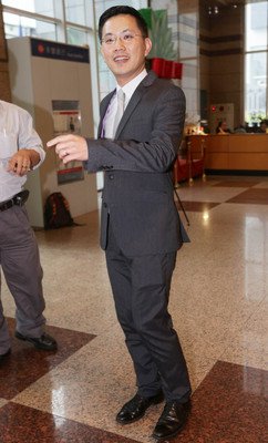МВД КР отозвало награду у бывшего чиновника, замеченного в скандале