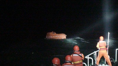Двое погибли и 43 спасены в результате крушения исследовательского судна рядом с островами Пэнху