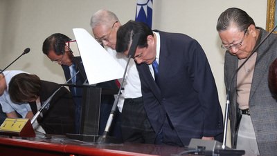 Президент Ма Ин-цзю попросил прощения у избирателей за поражение партии Гоминьдан на выборах