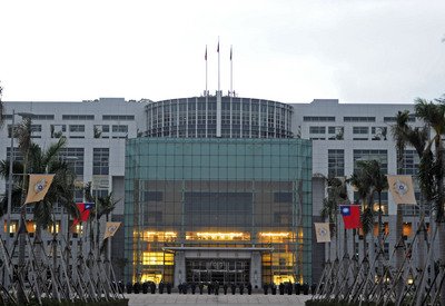 Министр обороны Тайваня провёл первую церемонию в новом комплексе зданий командования