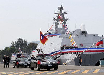 Ма принял участие в церемонии запуска двух военных кораблей