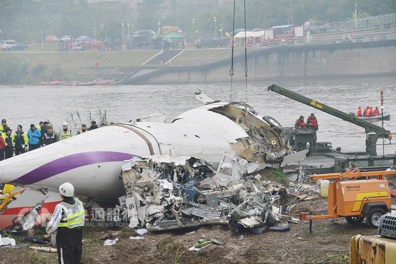 Причина авиакатастрофы с самолетом TransAsia Airways в 2015 году – человеческий фактор
