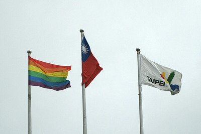 Тайбэйская мэрия впервые подняла радужный флаг в поддержку крупнейшего в Азии «гей-парада» в городе