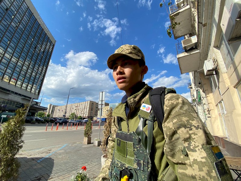 Тайваньский волонтёр помогает с логистикой в Украине