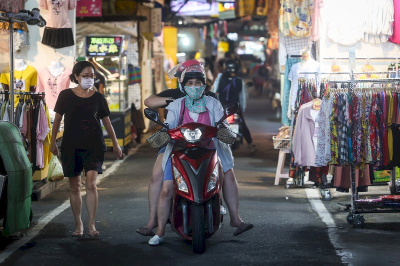 25 июля: 16 921 местный случай COVID-19, 53 человека скончались