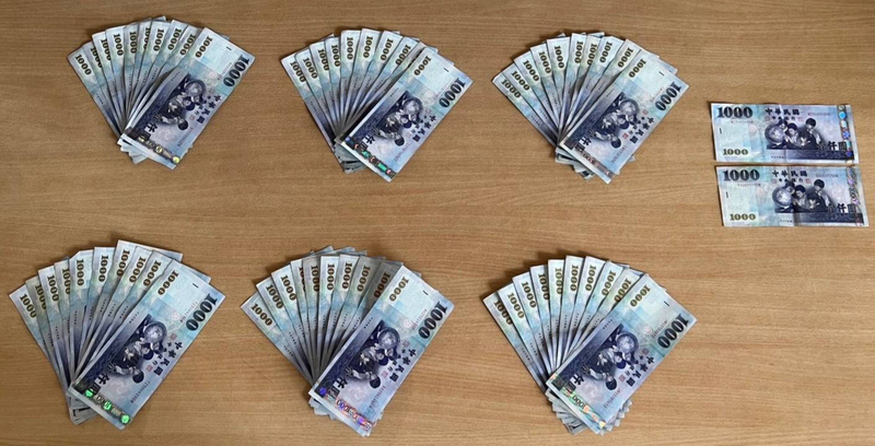 ИЮ: Перестановки в правительстве не повлияют на решение раздать населению наличные