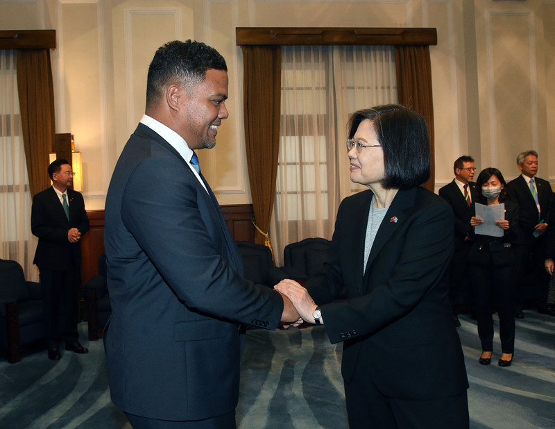 Цай Ин-вэнь встретилась с министром иностранных дел Тувалу